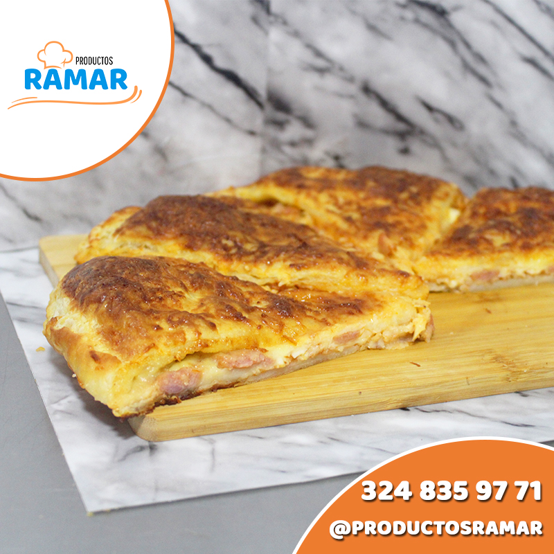 Pizza Hojaldrada Pollo en salsa bechamel y jamón (8 porciones)